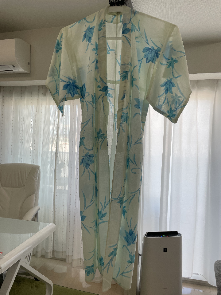 yukata (light cotton kimono worn in the summer or used as a bathrobe)