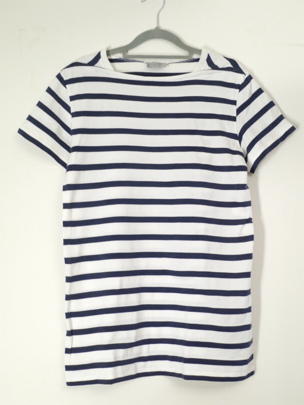 Beautiful DIOR HOMME striped boat neck short sleeves T-shirt, white and navy blue color scheme, perfect for spring and summer.