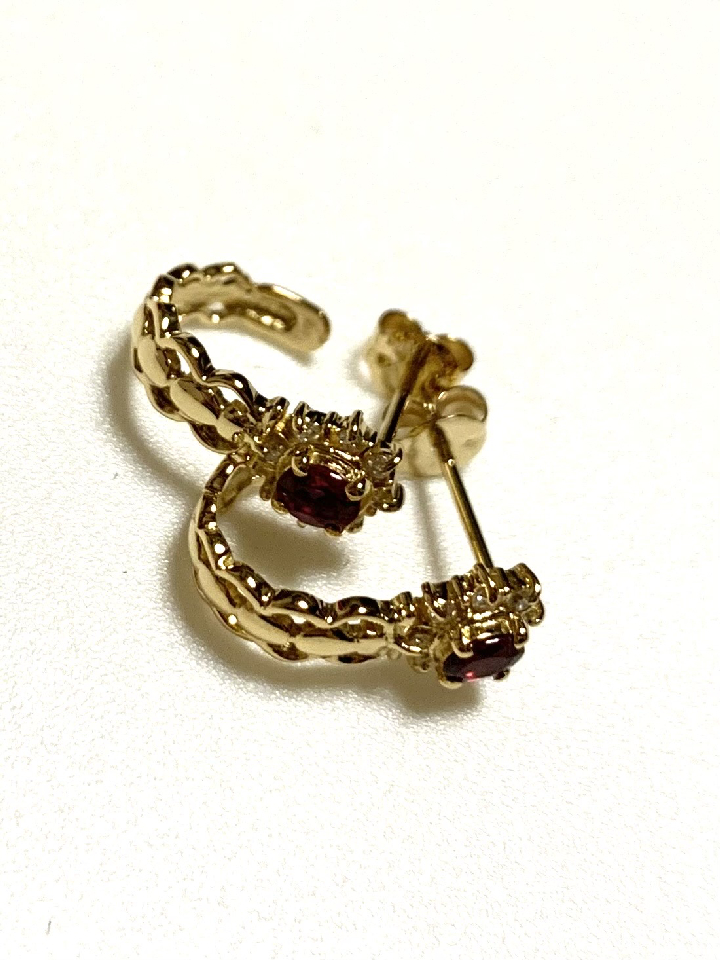 K18 Red sapphire earrings