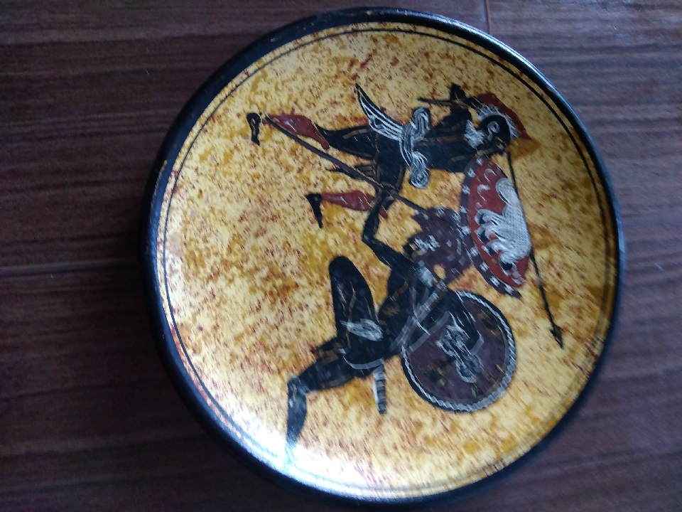 A very atmospheric picture plate with ancient Greek motifs. 6
