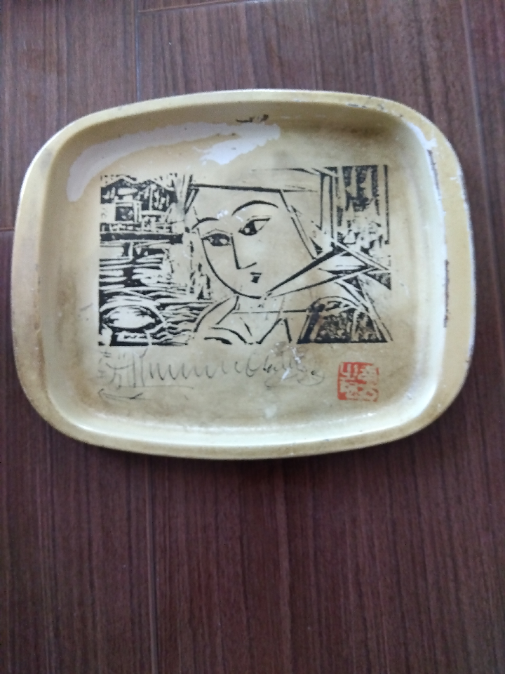 This is a tin plate by Shiko Munakata. It is signed by him. It is a picture plate for viewing.