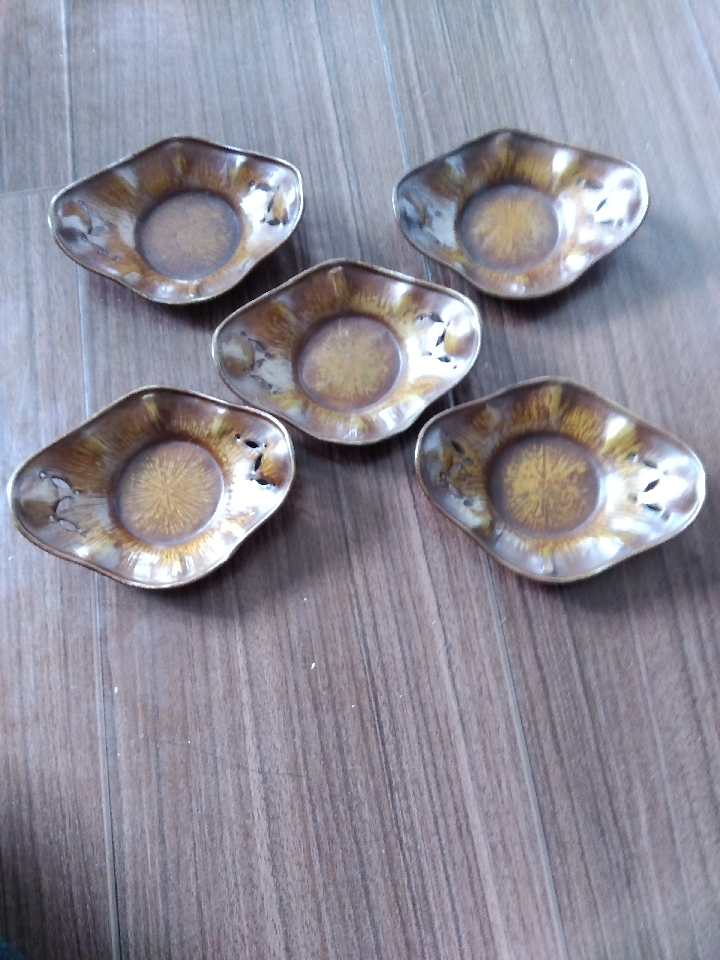 Diamond-shaped saucer. Tea utensils. Height 3 inches. Width 4 inches. Height 0.5