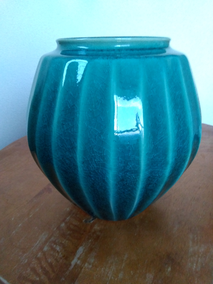 Vase by Masafumi Tohei. Kyoyaki. Emerald green. Comes with a matching box.