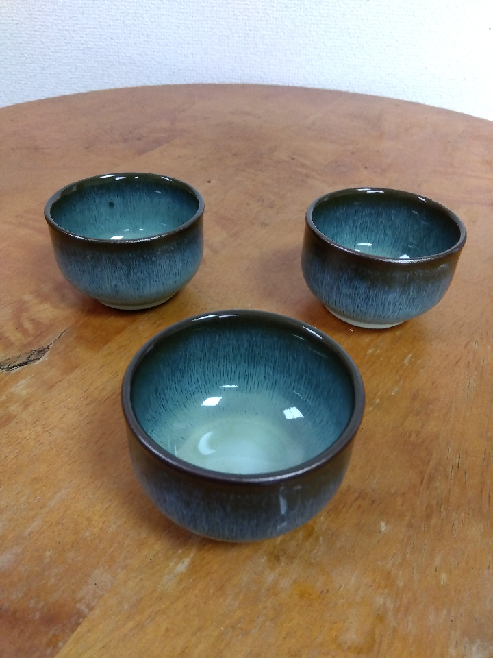Set of three Shinichi teacups.