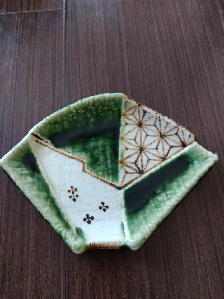 Oribe and Mashiko ware plates, set of three.