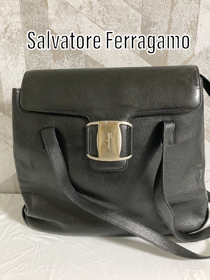 Beautiful Ferragamo AQ-21 8718 Vala shoulder bag black