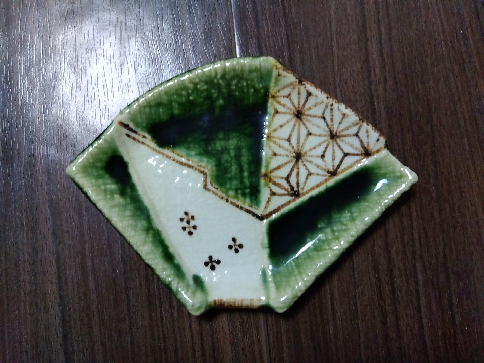 Set of three Oribe-yaki and Mashiko ware plates. The green plate is Oribe ware. The round and square plates are Mashiko ware.