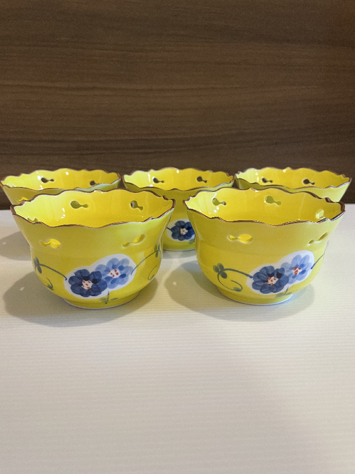 Set of 5 small bowls
