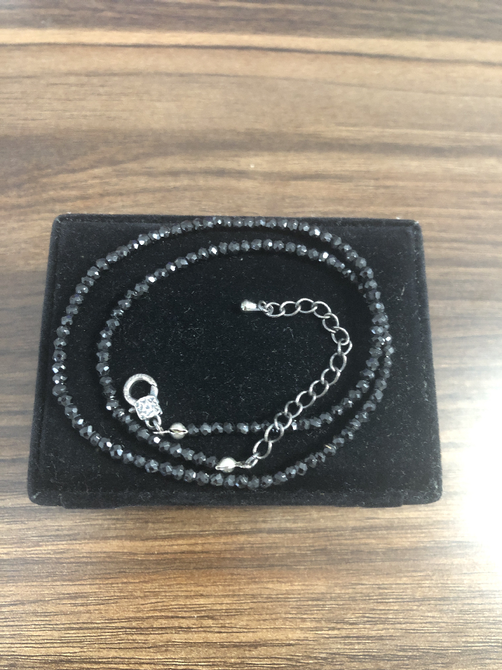 Men's bracelet thread, black beads, used