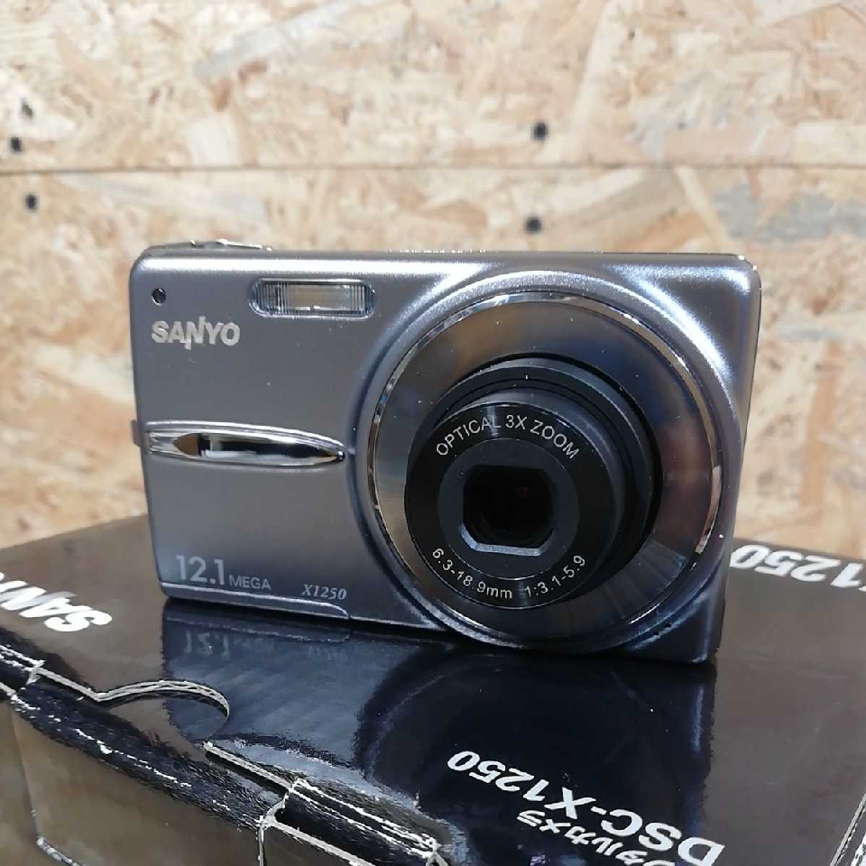 Good condition] SANYO compact digital camera Xacti DSC-X1250, almost unused.