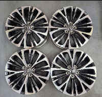 Toyota Yaris Cross stock wheels